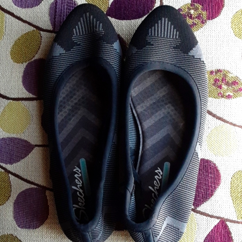 Skechers stretchy flats